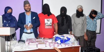 युनिस अन्सारी नक्कली नोट लिन विमानस्थल थिए