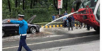 एका एक त्रिभुवन विमानस्थलमा गुड्दै गरेको गाडीमा आगलागी भएपछि…