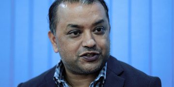 प्रधानमन्त्री ओलीको पक्षमा खम्बा झैं उभिए गगन थापा !