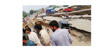 पाकिस्तानमा ५.८ म्याग्नेच्युडको भूकम्प, सडक चिराचिरा