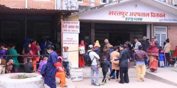 अस्पतालको भर्‍याङमा झुण्डिएर बिरामी कुरुवाले गरे आत्महत्या