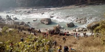 कर्णाली नदीमा जीप खस्यो, ४ जनाको मृत्यु