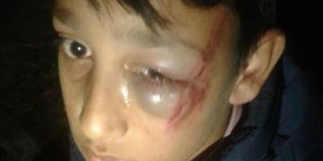 विद्यार्थी कुट्ने शिक्षक पक्राउ
