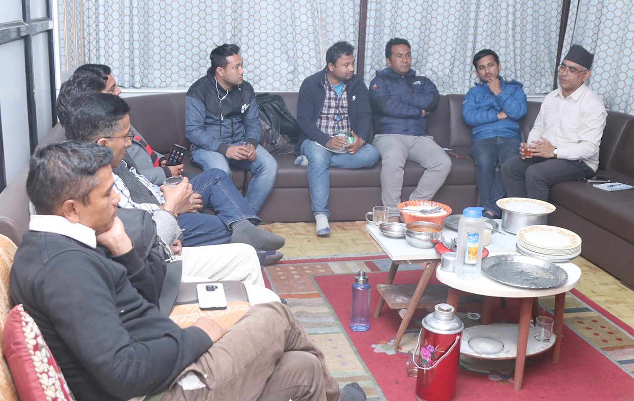टोखा–बूनपा क्षेत्रमा कोरोना विरुद्ध अभियानमा सांसद दीपक निरौला