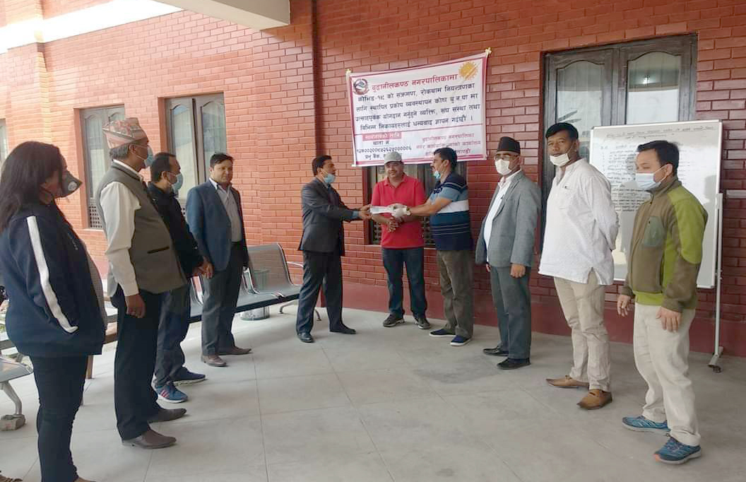 बुढानिलकण्ठ नगरप्याब्सनद्वारा २ लाख ५ हजार ५ सय ५५ रुपैयाँ सहयोग !