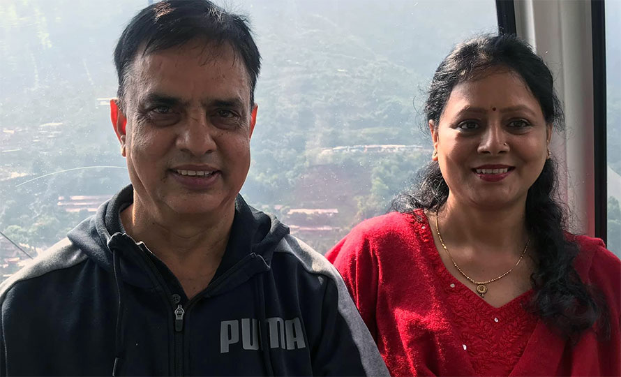 वरिष्ठ हाँस्यकलाकार हरिवंश आचार्य दम्पती कोरोना संक्रमण मुक्त