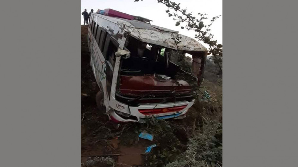 काठमाडौंबाट आरुघाटका लागि छुटेको बस दुर्घटना