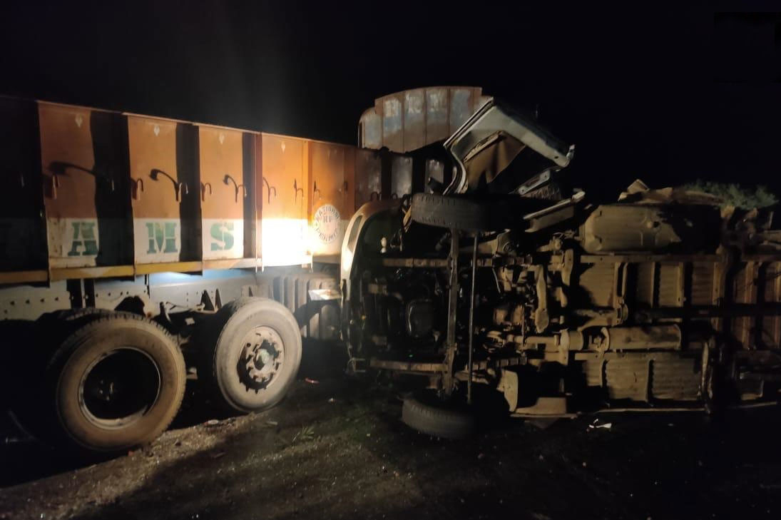 आन्ध्र प्रदेशमा बस र ट्रक ठोक्किँदा १४ जनाको मृत्यु