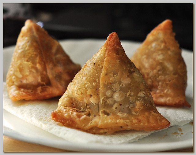 समोसा प्रतिबन्ध !