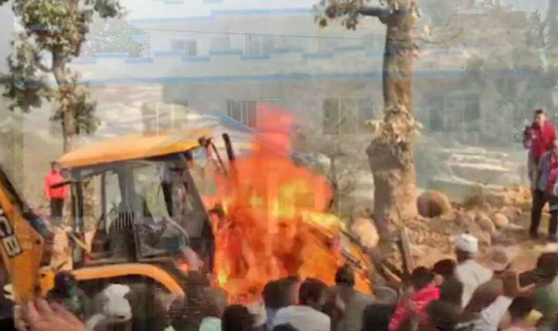 खाल्डोमा लडेकी महिलालाई जिउँदै पुरेको आरोपमा डोजर चालक पक्राउ