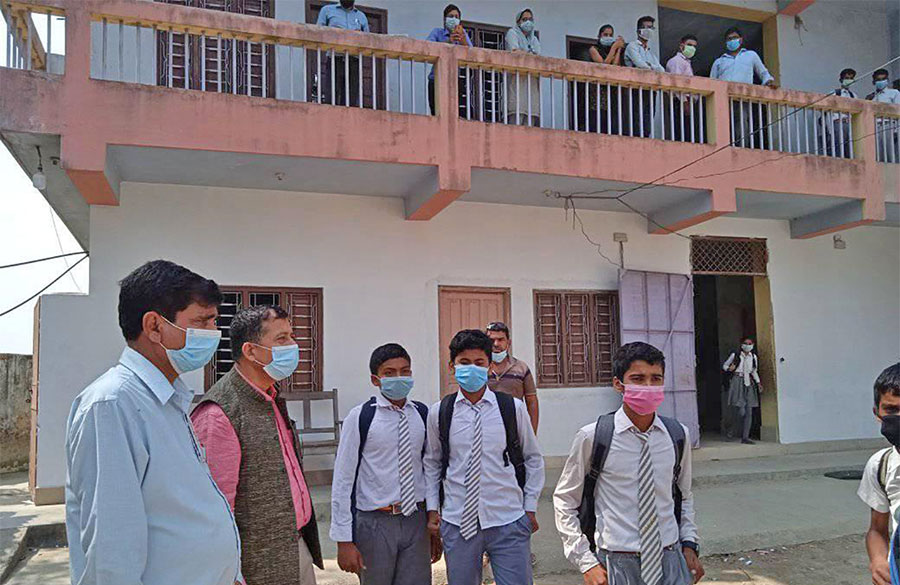 सरकारी निर्णय अटेर गरी विद्यालय खोल्ने ११ सञ्चालक पक्राउ