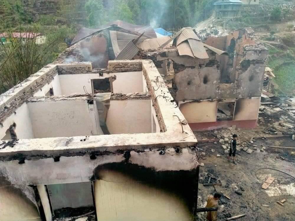 लिखु गाउँपालिकाका अध्यक्ष र वडा अध्यक्षलाई पर्यो बर्जपात, घर पुरै चट्याङले ध्वस्त पार्यो !