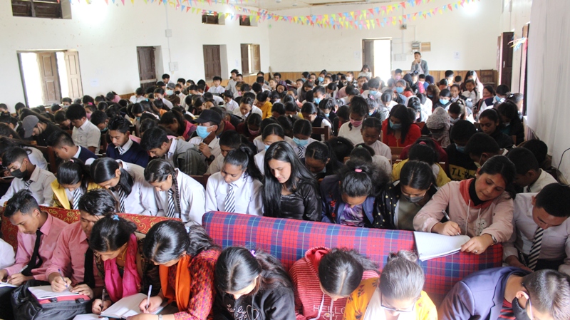 स्मरण शक्ति बढाइदिने भन्दै विद्यार्थीसँग रकम असुलेर कक्षा सञ्चालन गर्ने “एलसस गिरीको” धन्दा
