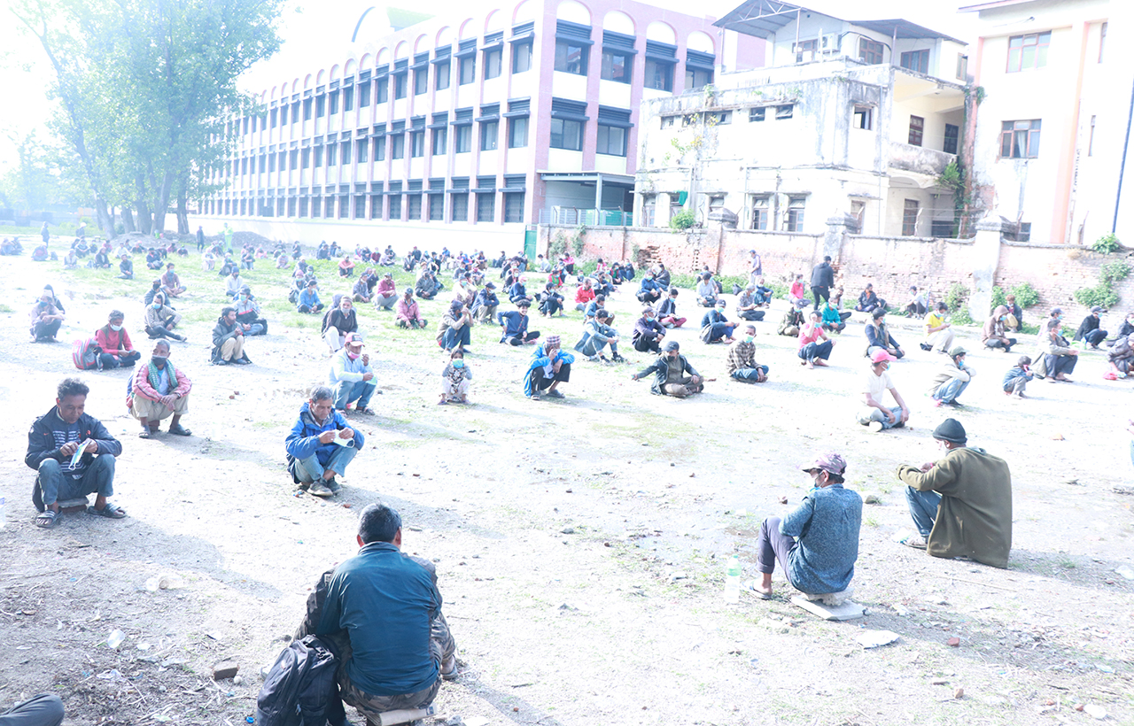 आज तेश्रो दिनः ४५० बढी मजदुरलाई निःशुल्क खाना खुवाइयो (फोटोफिचर)