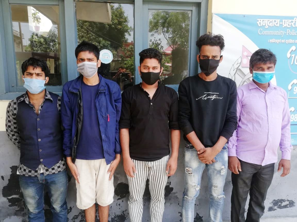 निषेधाज्ञा उल्लंघन गर्दै प्रहरीमाथि अभद्र व्यवहार गर्ने ५ जना पक्राउ