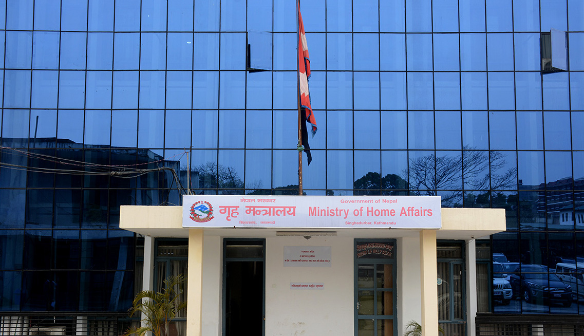 सर्वसाधारणलाई घरबाहिर निस्कन नदिन सबै जिल्ला प्रशासनलाई गृहको निर्देशन