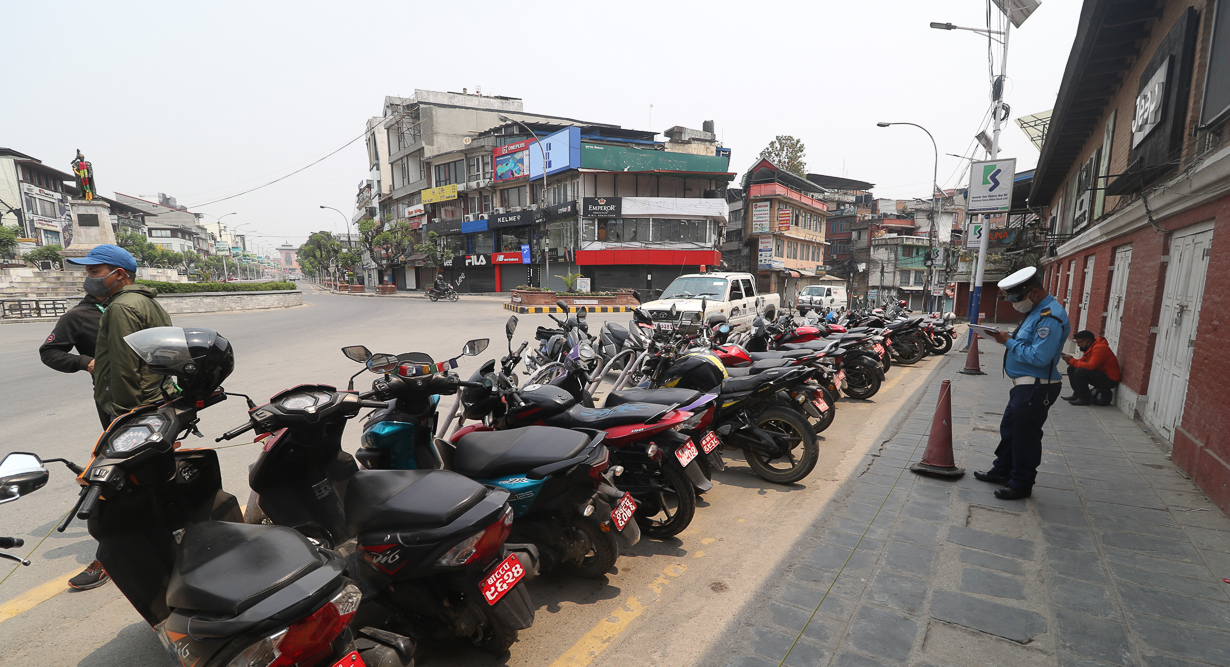 उपत्यकामा निषेधाज्ञा उल्लंघन गर्ने सरकारी गाडीसहित १ हजार २३८ सवारी कारवाहीमा