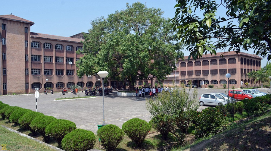 यस्तो माहामारी चलीरहेको अबस्थामा बीपीका कर्मचारीको आन्दोलन : प्रतिष्ठान पदाधिकारीको कार्यकक्षमा ताला