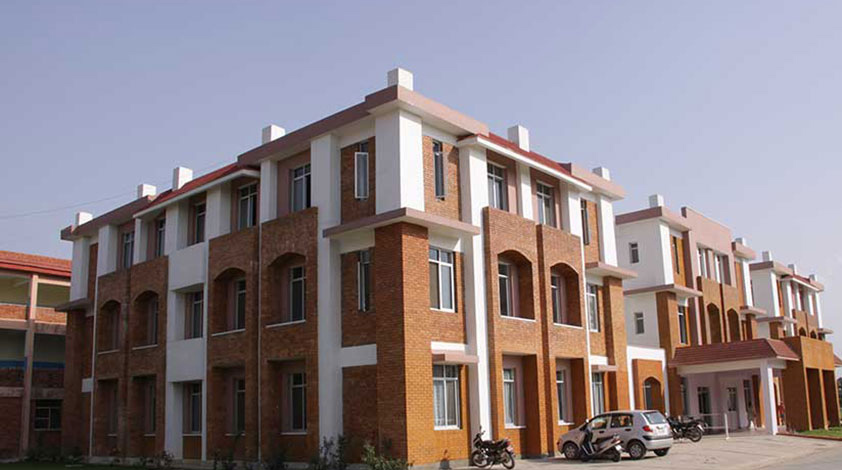 भैरहवाको युनिभर्सल शिक्षण अस्पतालले भन्यो : ४ बजेपछि अक्सिजन दिन सक्दैनौं