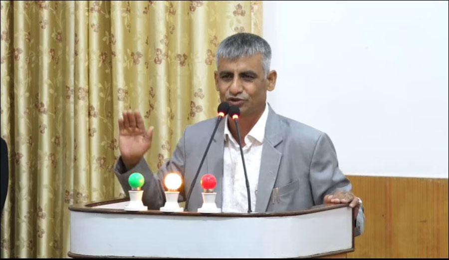 ढुंगागिट्टी निकासीबारे कांग्रेस सचेतकले भने : मृगौला बेचेर लुतोको उपचार गर्ने ?