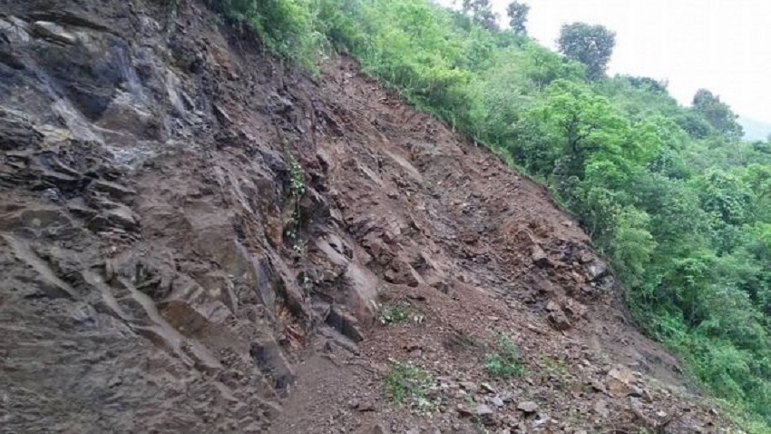 बाढी पहिरोमा परेका ३ जनाको मृत्यु