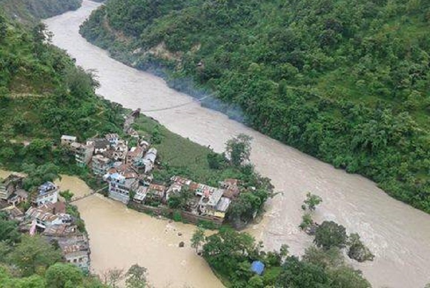 पर्वतको सेतीवेणी बजार डुबानमा, १० घर विस्थापित