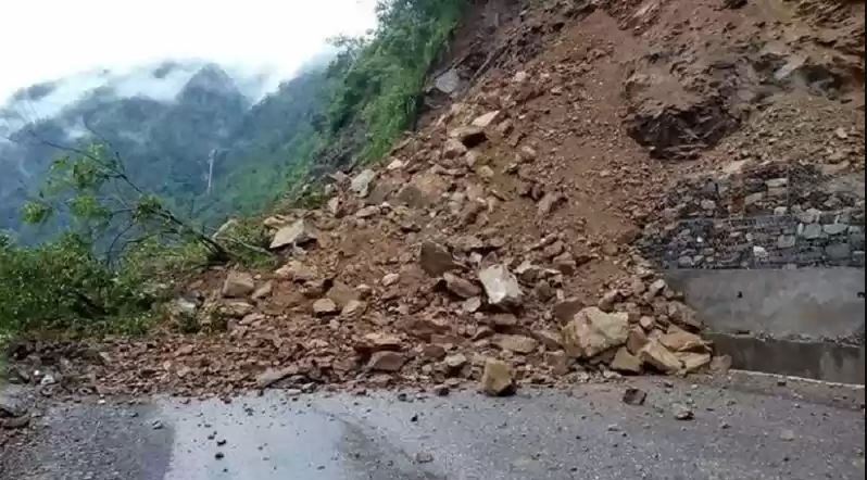 पहिराले अवरुद्ध पृथ्वी राजमार्ग सञ्चालनमा