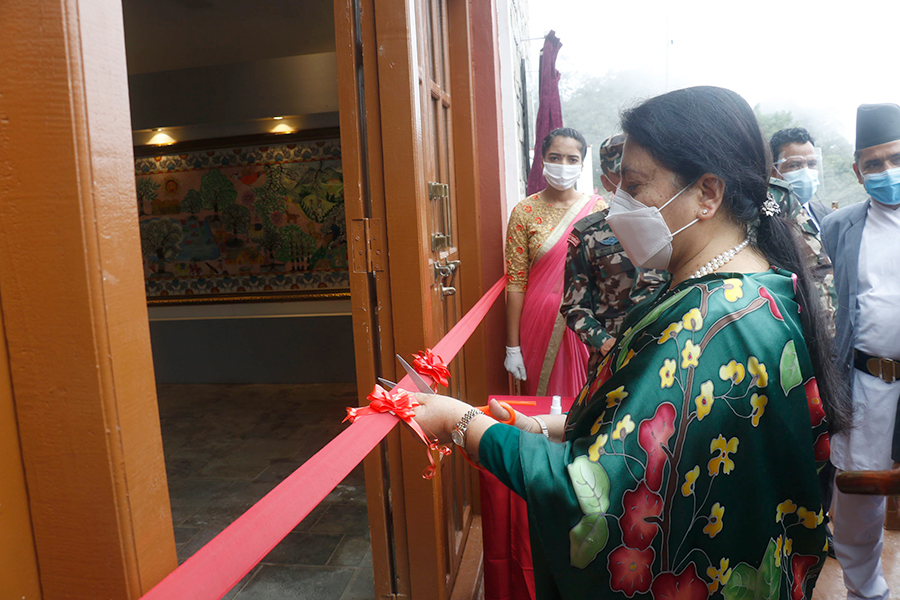 राष्ट्रपति विद्यादेवी भण्डारी, हेलीकप्टर चढेर पुगिन सिन्धुलीगढी युद्ध संग्रहालय उदघाटन गर्न