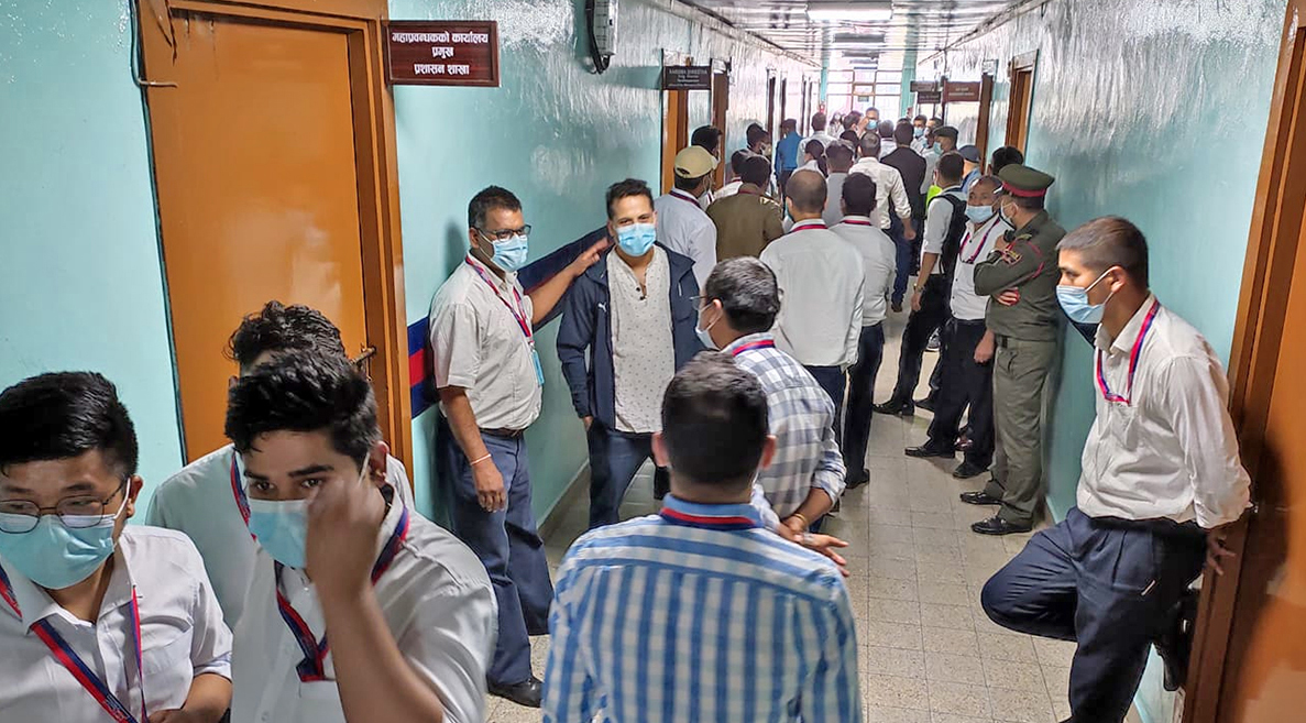 पब्लिक कम्पनी बनाउन लागेको विरोधमा कर्मचारीले गरे नेपाल एयरलाइन्समा तालाबन्दी