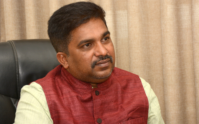 महन्थ समूहमा पहिरो, पूर्व मन्त्री राजकिशोर र रेनुका उपेन्द्रको यादवको पक्षमा