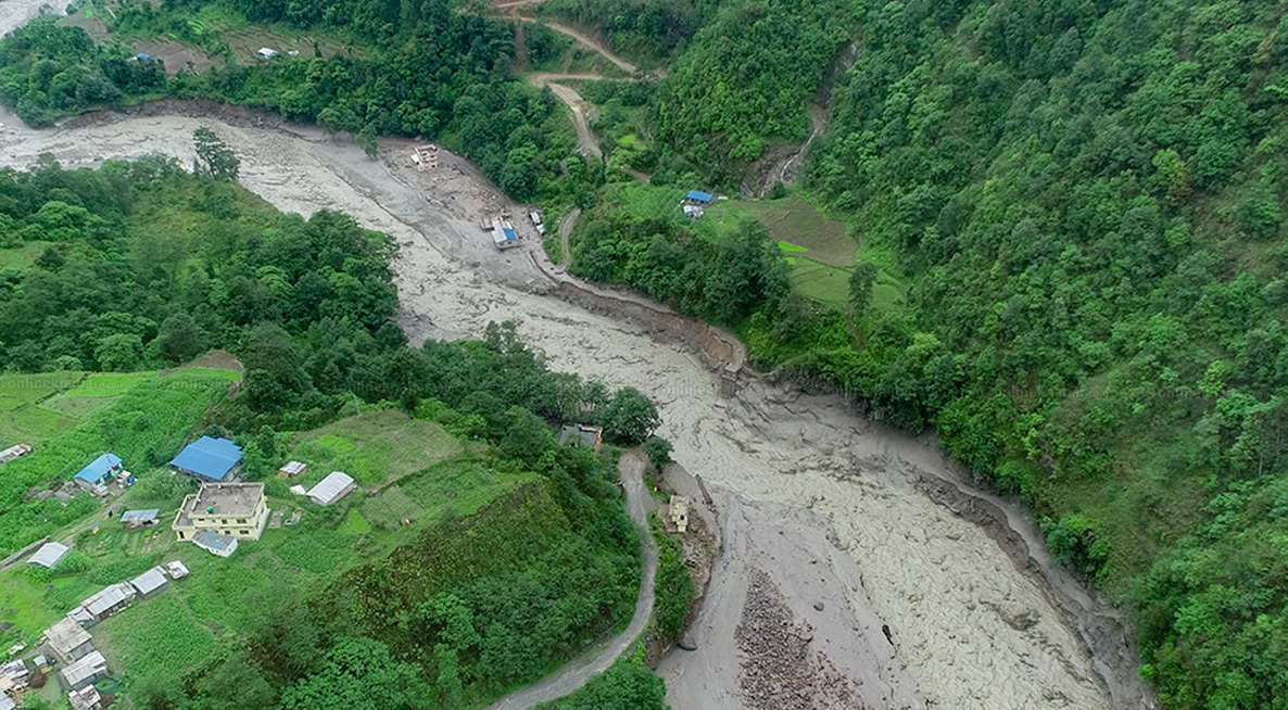 मेलम्चीको बहाव बढ्यो, सतर्क रहन आग्रह