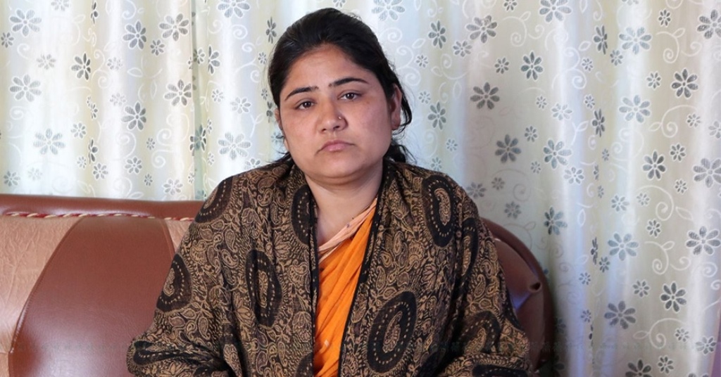 एक सांसदले ट्वाइलेटको चप्पल चोरेर भागेपछि !