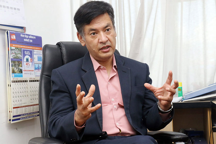 अपमानजनक तरिकाबाट नभई सम्मानजनक रुपमा पदबाट बाहिरिन तयार हितेन्द्रदेव
