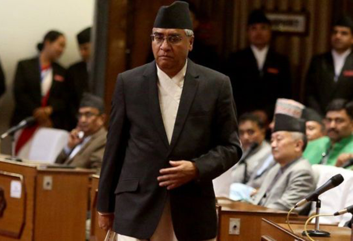 फोहोर उठाउन मैदानमै उत्रिए प्रधानमन्त्री देउवा, लिए यस्तो एक्सन