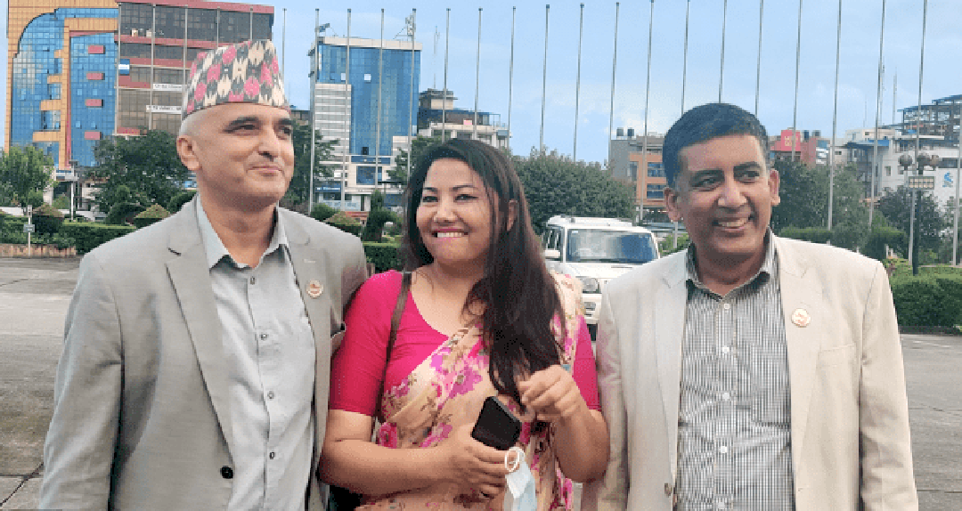 याेगेश भट्टराईले रामकुमारी झाँक्रीलाई संसदमै कोल्याप्स हानेपछि !