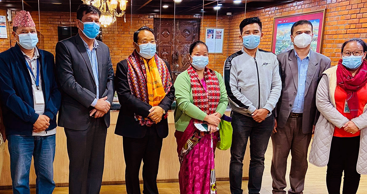 नेता बिरामी परे बैंकक प्रस्थान, जनता बिरामी परे सिटामोल नपाएर अकालमै मृत्यु हुनु पर्ने !