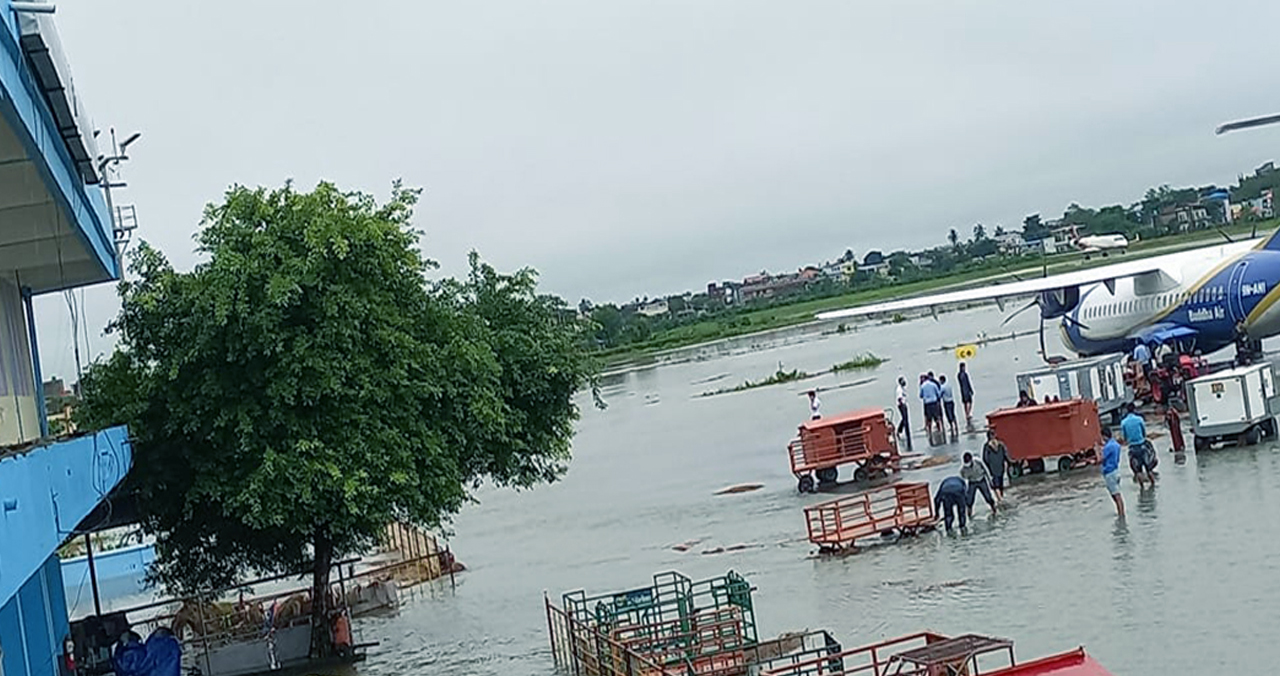 विराटनगर जलमग्न, विमानस्थलमा पस्यो खोला