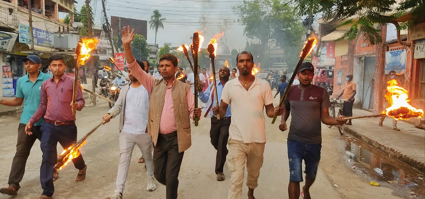 अख्तियारले छापा मारेको विरोधमा जसपाका युवाहरूले देखाए सडकमा तमासा !