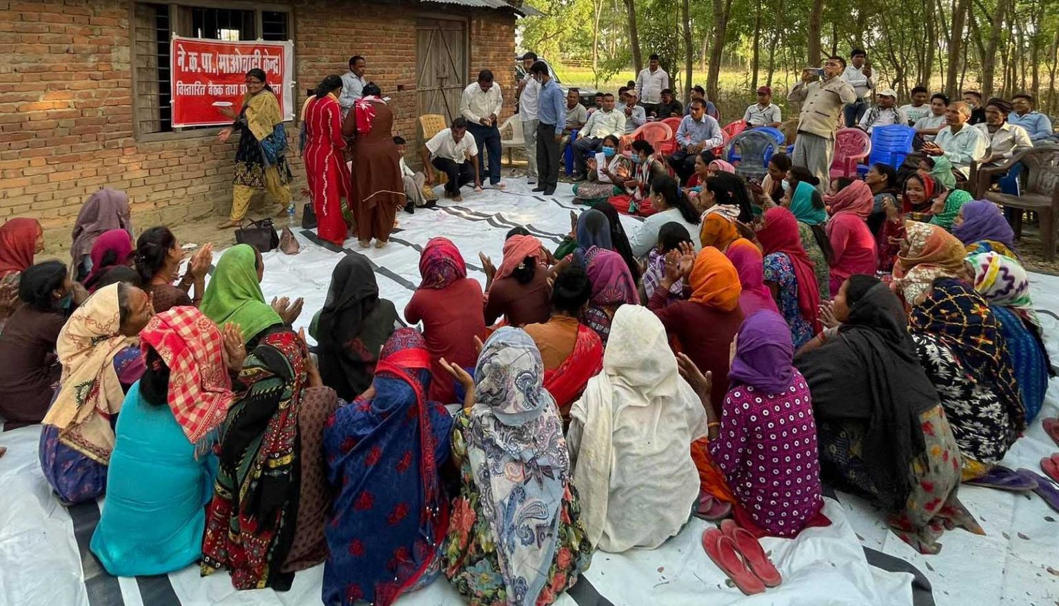 एमालेको गड भत्कियो, सयौँ कार्यकर्ता माओवादी केन्द्रमा प्रबेश