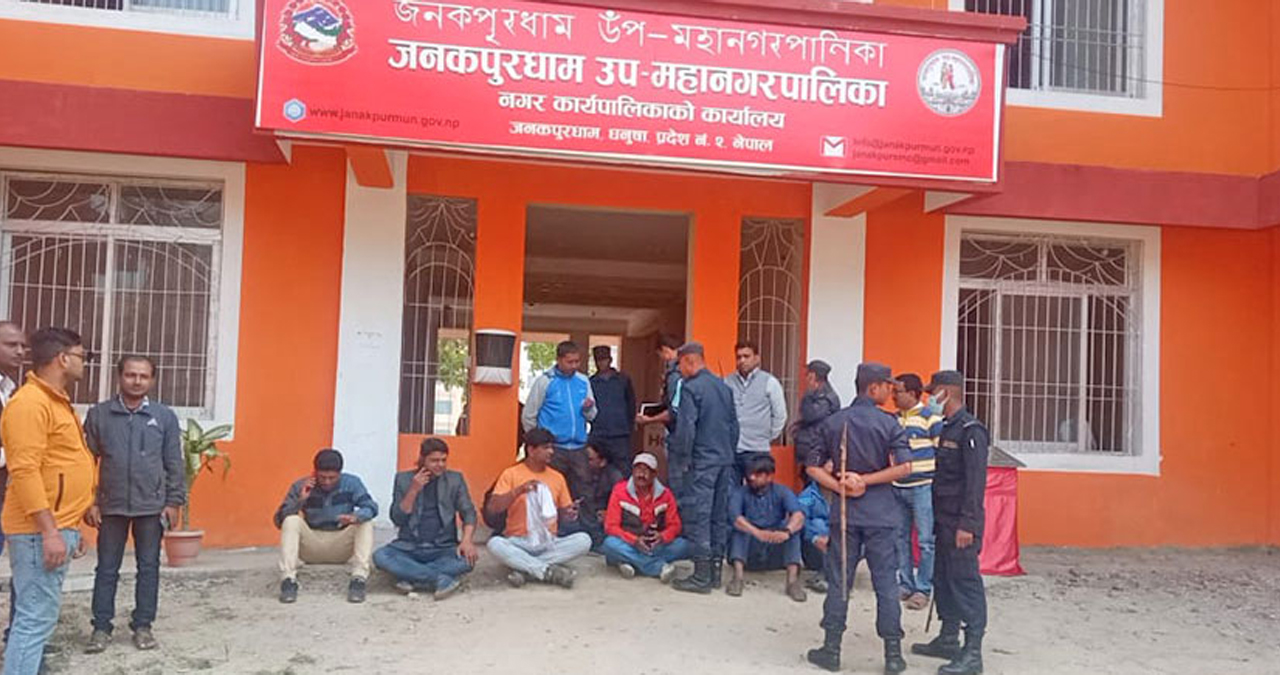 गाइजात्रा : वडाध्यक्षहरु आन्दोलित, उपमहानगरको गेटमा लगाए ताला !