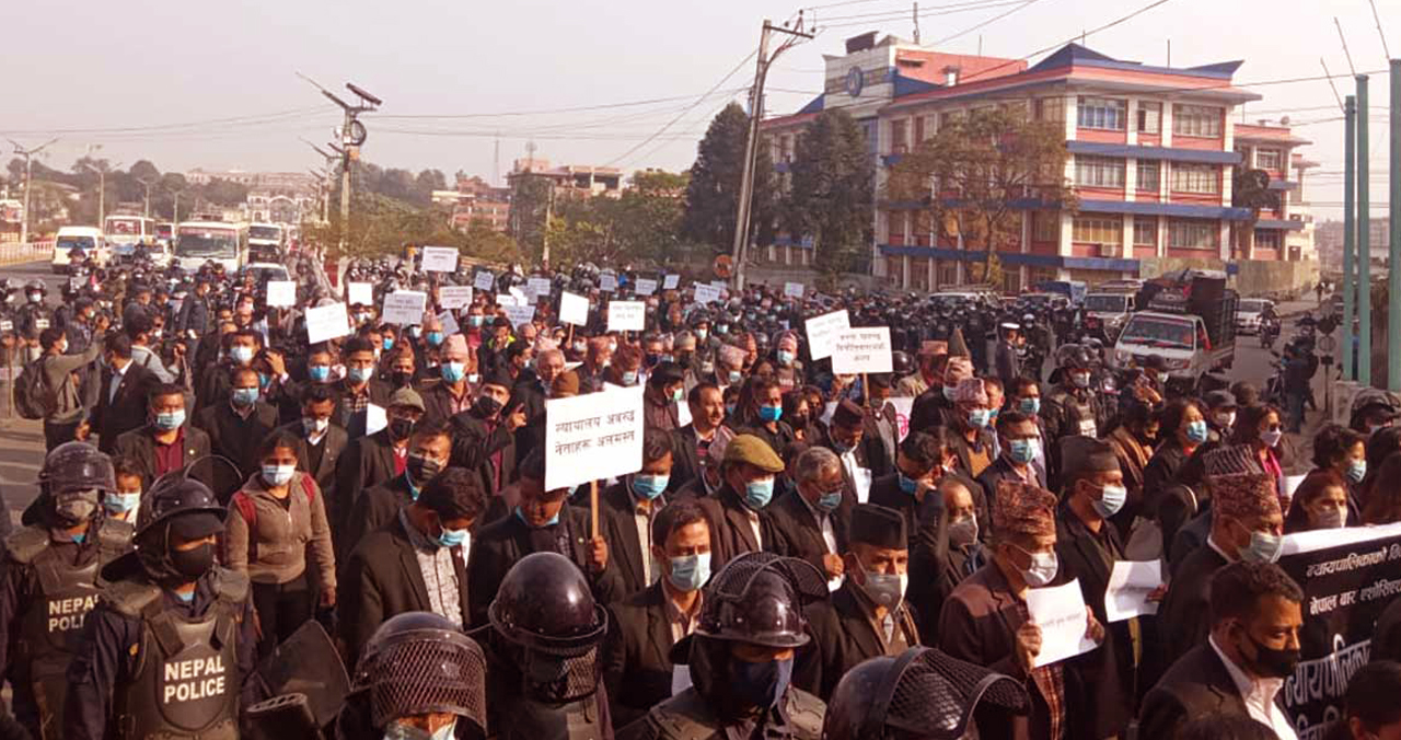 प्रधानन्यायाधीशविरुद्ध राजधानीमा मार्चपास