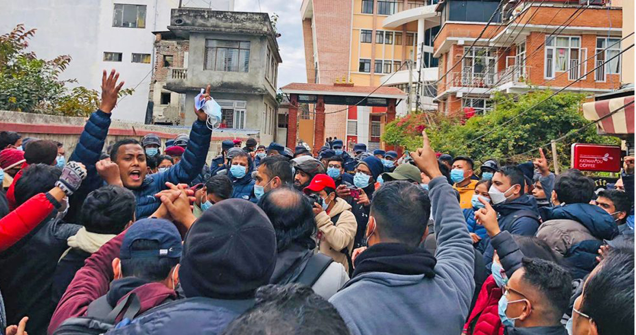 नतिजा प्रकाशनको माग गर्दै लोकसेवा आयोगमा परीक्षार्थीको प्रदर्शन