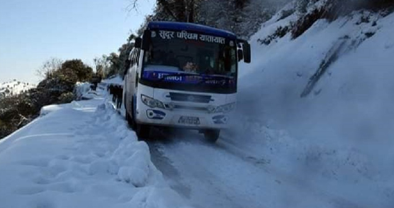 हिमपातले भीमदत्त र पहलमानसिंह स्वाँर राजमार्ग अवरुद्ध