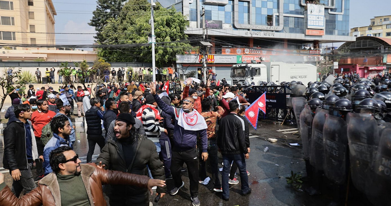 बन्द र प्रदर्शनमा उत्रिएका १२० जना प्रहरीको नियन्त्रणमा, दुई प्रहरी घाइते