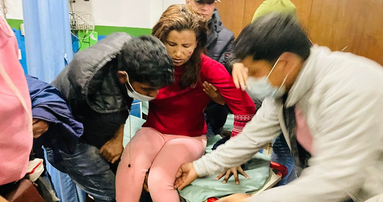 अखिल अध्यक्ष पञ्चा सिहंसहित नेता कार्यकर्ता घाइते