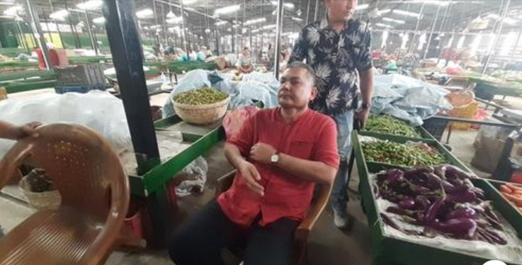 दुर्गा प्रसाईले खोले तरकारी दोकान