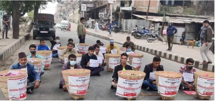 प्रधानमन्त्री देउवालाई गाउँबाट २१ डोको चिठी