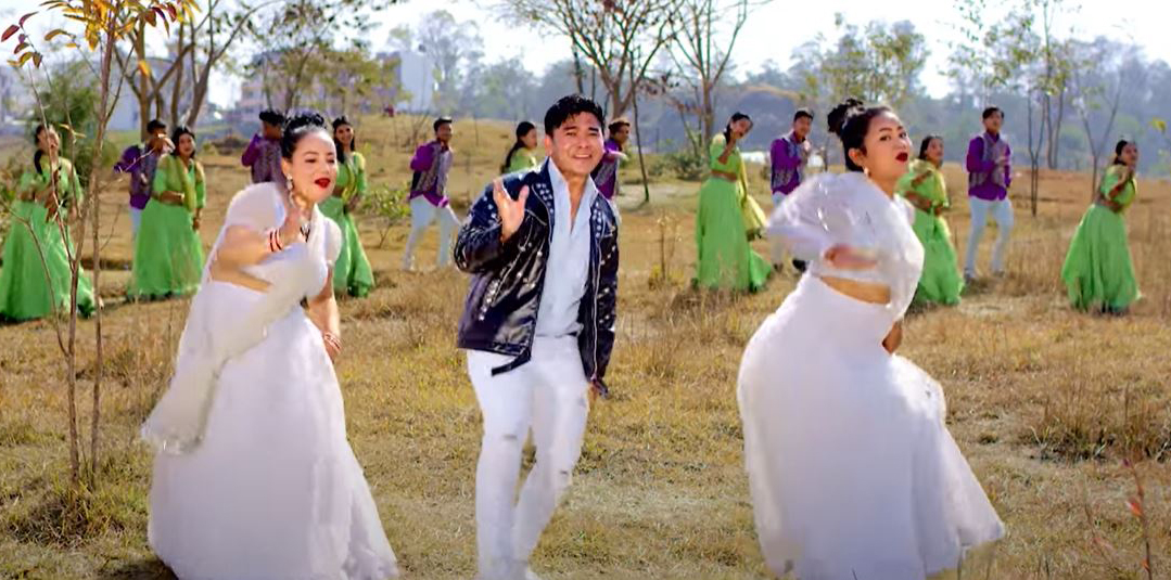 ‘जीन्दगानी बगेको खोली हो’ बजारमा (भिडिओ)