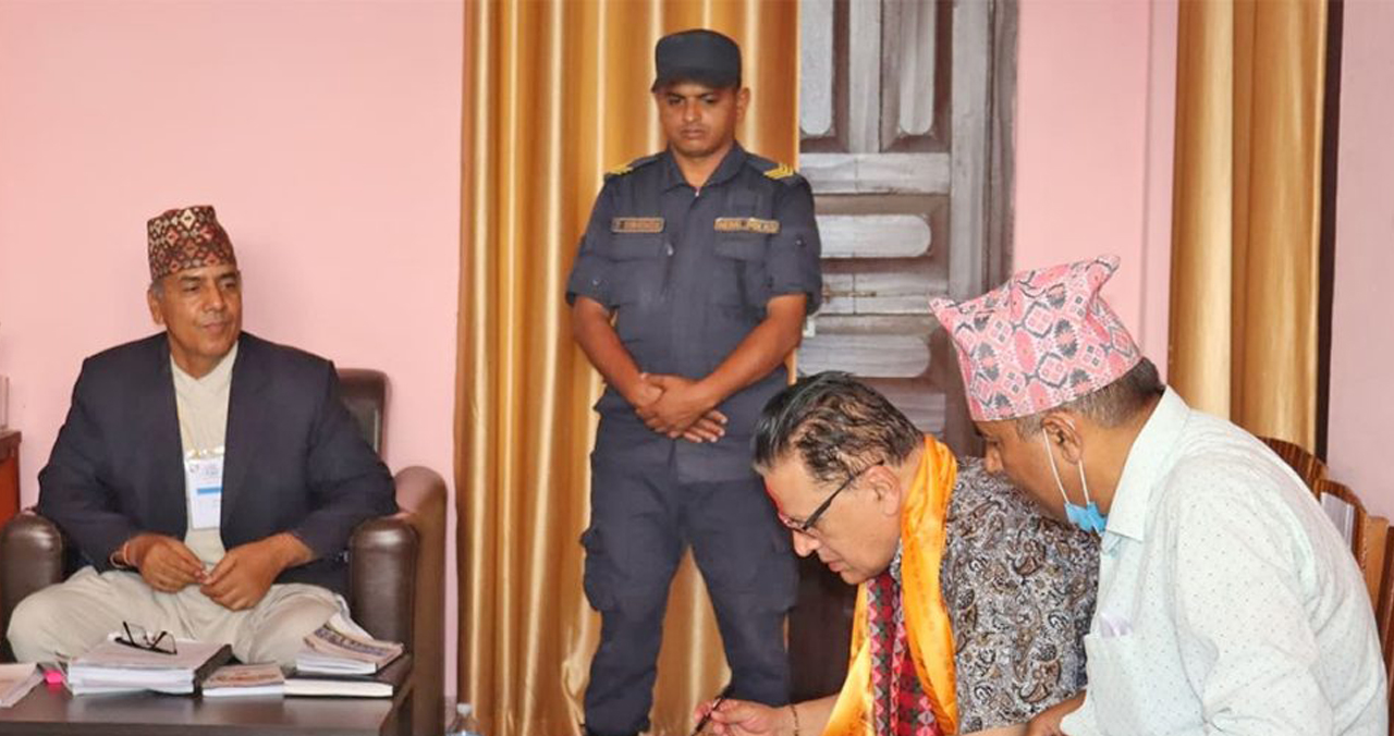 भरतपुरको मेयरमा कांग्रेस नेता पौडेलले दिए बागी उम्मेदवारी
