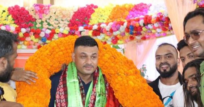 प्रहरी इन्स्पेक्टरलाई १ सय १ किलोको माला !